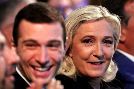 Marine Le Pen e Jordan Bardella (Photo by VALENTINE CHAPUIS / AFP) © AFP
