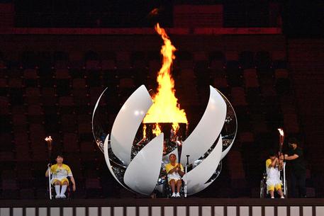 Acceso il braciere allo stadio Olimpico di Tokyo, al via ufficialmente le Paralimpiadi © AFP