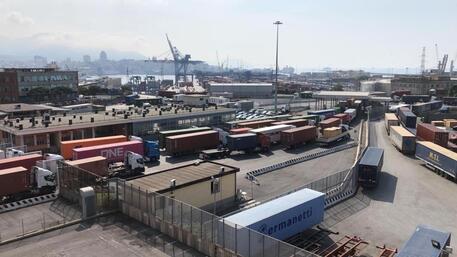 Porti: Genova-Savona; container oltre livelli pre-pandemia © ANSA