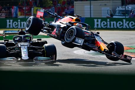 F1:Monza; incidente Hamilton-Verstappen, entrambi fuori © AFP