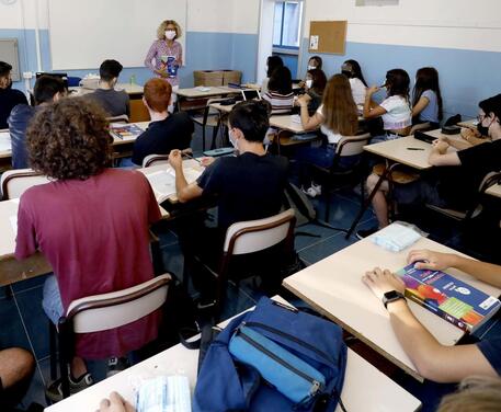 Studenti di liceo durante una lezione © ANSA