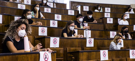 Aspiranti matricole durante i test di medicina all'università La Sapienza © ANSA