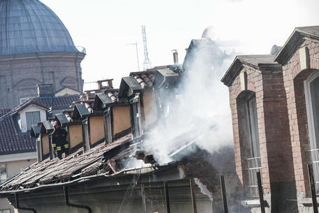 L'incendio nel centro di Torino © ANSA