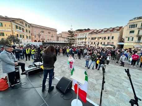 Povia a manifestazione no vax a Sanremo © ANSA
