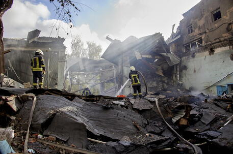 Le macerie dopo un bombardamenti a Kharkiv, in Ucraina (archivio) © ANSA 