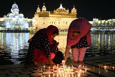 India, 1mln 576 mila candeline accese ad Ayodhya per Diwali © AFP