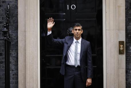 New British Prime Minister Rishi Sunak arrives in Downing Street © EPA