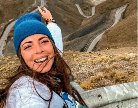 Un post tratto dal profilo Instagram della pagina travel.adventure.freedom mostra Alessia Piperno in viaggio © ANSA
