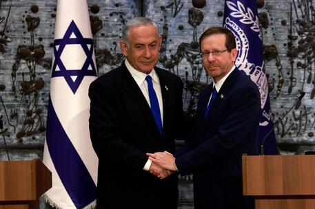 Benyamin Netanyahu con Isaac Herzog © AFP
