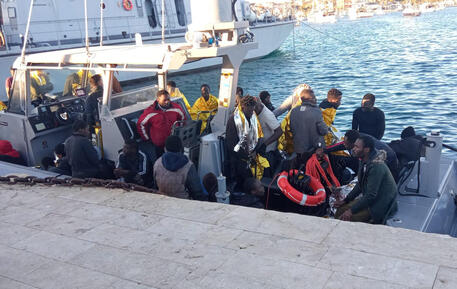 Migranti soccorsi al largo di Lampedusa © ANSA