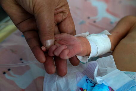 Un bambino appena nato © EPA