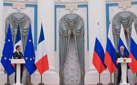 Macron-Putin in una foto dei giorni scorsi © EPA