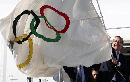 L'arrivo della bandiera olimpica a Malpensa © ANSA