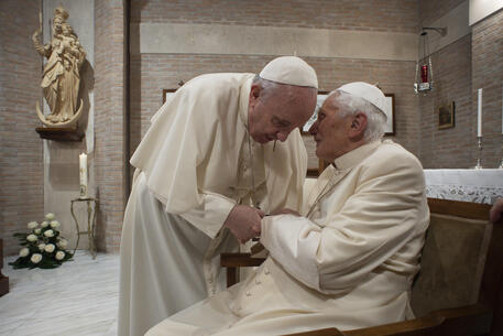 Papa Francesco e Benedetto XVI © ANSA