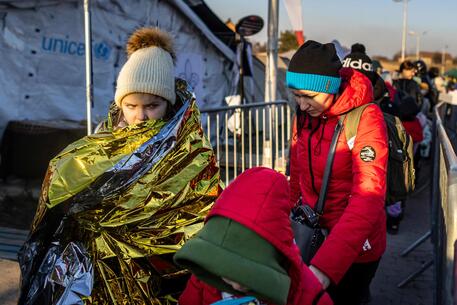 Profughi ucraini al confine con la Polonia © AFP