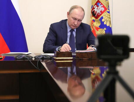 Putin firma il decreto sul pagamento del gas in rubli © EPA