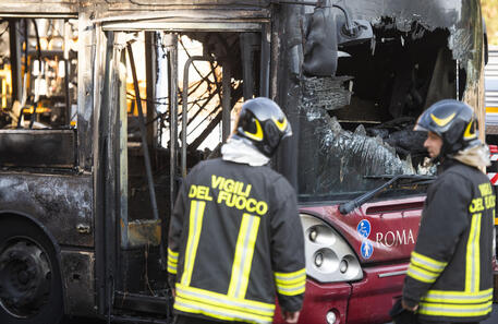 Bus in fiamme a Roma, nessun ferito © ANSA
