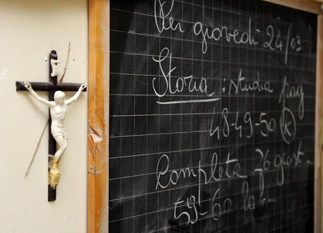 Un crocifisso in un'aula scolastica (Foto di archivio) © ANSA