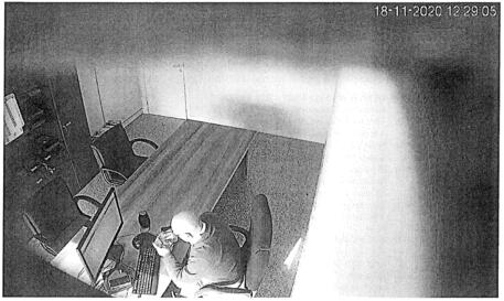 Il giudice barese Giuseppe De Benedictis ripreso nel suo ufficio © ANSA