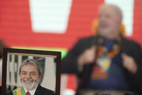 Lula invites indigenous people to participate in the preparation of his government plan © EPA