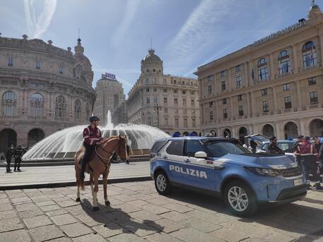 Polizia Genova © ANSA