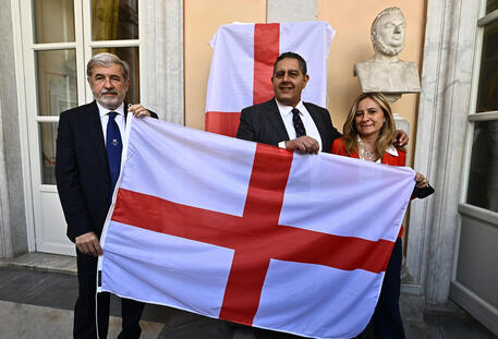 Paola Bordilli con Bucci e Toti alla presentazione della Festa della bandiera di Genova © ANSA