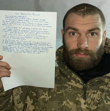 Il maggiore Sergiy Volyna, comandante della 36-ma brigata dei Marines ucraini, assediati a Mariupol, ha scritto una lettera a Papa Francesco chiedendo di intervenire 