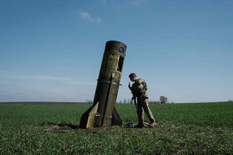 Un missile balistico russo caduto in un campo a Bohodarove © AFP