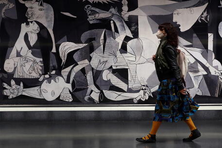 Un murales del Guernica di Picasso a Madrid © ANSA