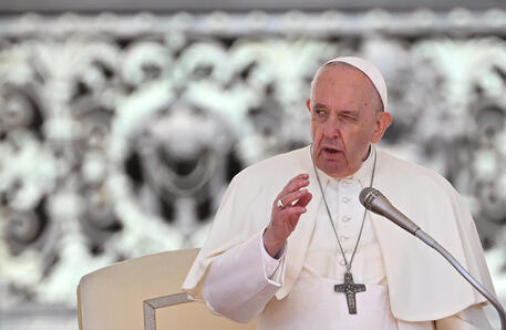 Il papa incontra i cresimandi genovesi a Roma © ANSA
