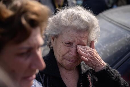 Due donne evacuate da Mariupol © AFP