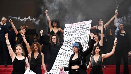 >>>ANSA/ CANNES: FEMMINISTE SUL RED CARPET, NO AI FEMMINICIDI © AFP