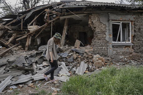 Una casa distrutta a Mariupol © EPA