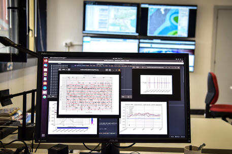 I monitor di un sismografo in una foto di archivio © ANSA 