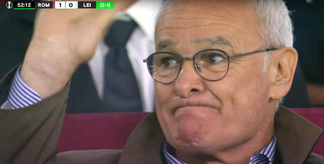 In un fermo immagine tratto da Youtube, Claudio Ranieri, ex allenatore di Leicester e Roma, commosso © ANSA