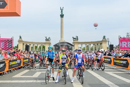 La partenza del Giro d'Italia © EPA