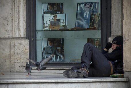 Un senzatetto. Immagine d'archivio © ANSA