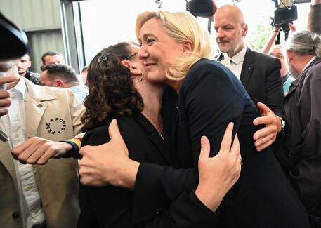 Le Pen festeggia il risultato elettorale © AFP