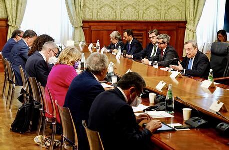L'incontro tra il presidente del Consiglio Mario Draghi ed i sindacati ANSA/ATTILI - UFFICIO STAMPA GOVERNO © ANSA