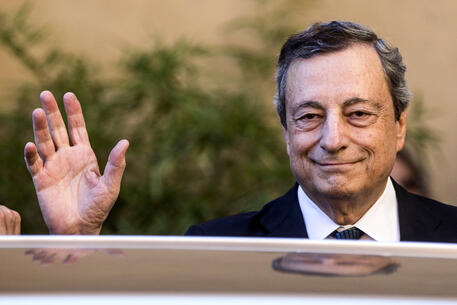 Mario Draghi alla camera ardente di Scalfari © ANSA