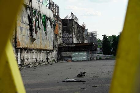 Un centro commerciale distrutto a Kherson. Immagine d'archivio © AFP