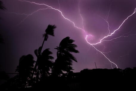 Tempesta di fulmini in India © ANSA