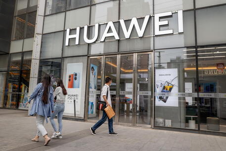 Huawei: migliaia componenti Usa sostituiti con versioni Cina © EPA