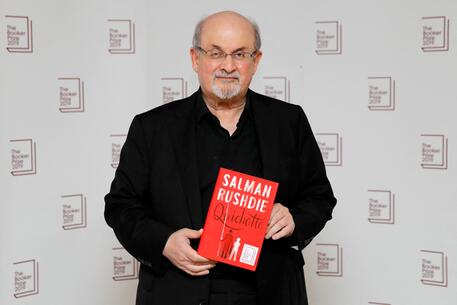 Salman Rushdie aggredito sul palco a New York © AFP