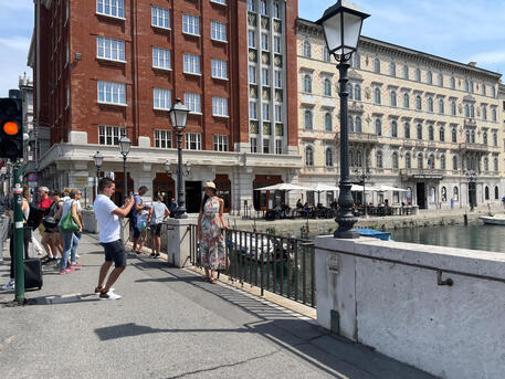 Ferragosto: tra turisti e residenti, Trieste non si svuota © ANSA