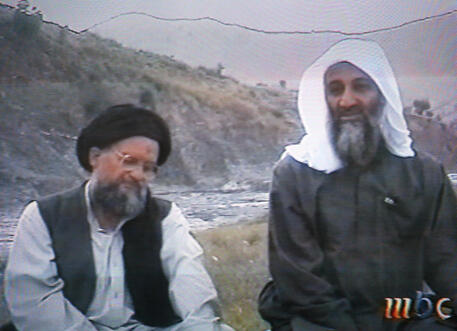 In un'immagine d'archivio, Ayman Al Zawahri con osama bin Laden © ANSA