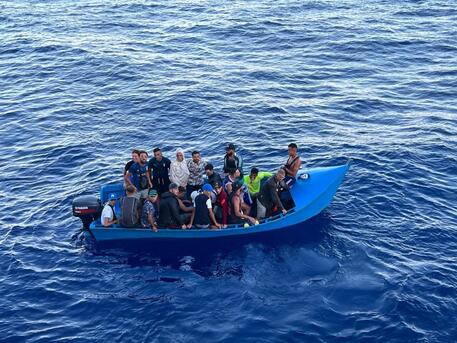 Un barcone di migranti (archivio) © ANSA