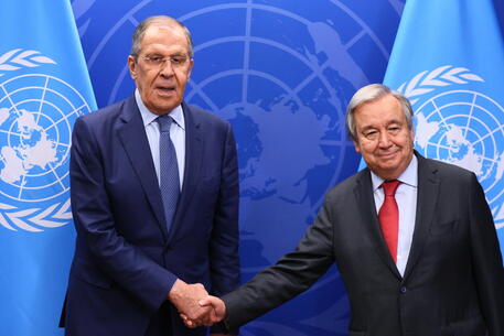 Il ministro degli Esteri russo con il segretario generale dell'Onu © EPA