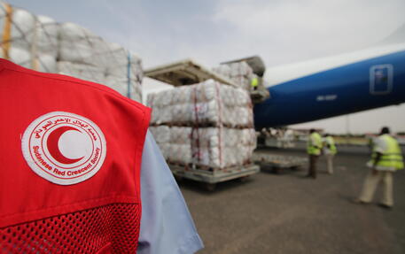 Un volo di aiuti umanitari verso il Sudan © EPA