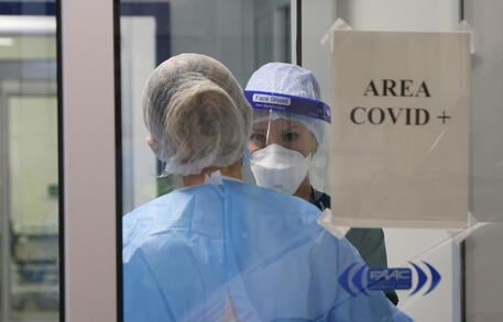 Il reparto Covid del pronto soccorso dell' Ospedale Maggiore e Oglio Po di Cremona, archivio © ANSA